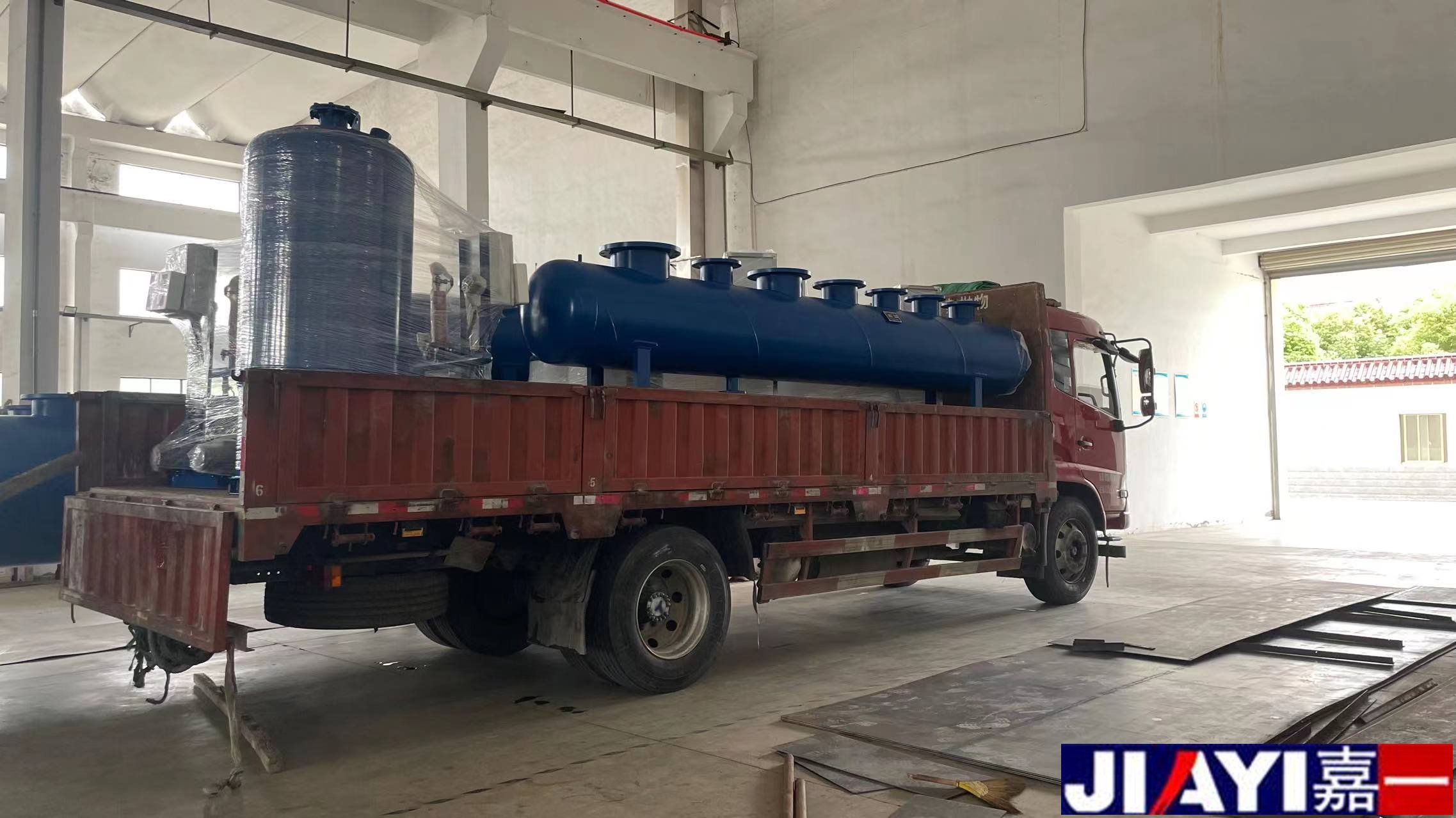 廣東珠海專車直達(dá)分、集水器2臺(tái)，全自動(dòng)加藥裝置3套，定壓補(bǔ)水機(jī)組2套，全自動(dòng)軟水器1臺(tái)，