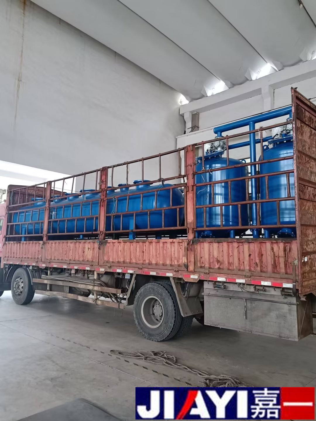 安徽合肥發貨分集水器2臺+雙罐石英砂過濾器1套