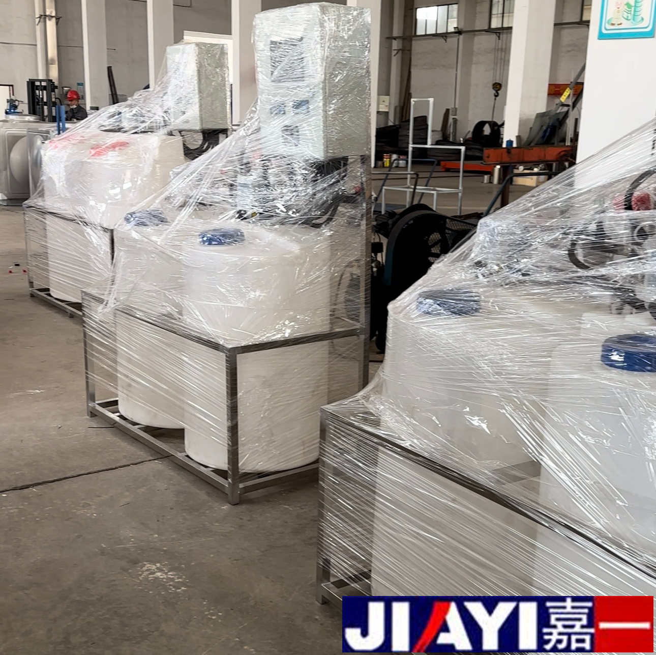 安徽滁州客戶定制的的6臺全自動智能加藥裝置裝車完畢準備發(fā)貨了！